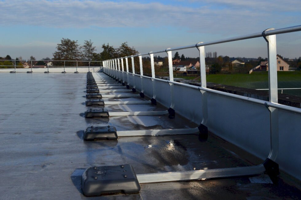 Vérification d'un garde corps autoportant avec contrepoids sur toiture PVC albea Tournus 71