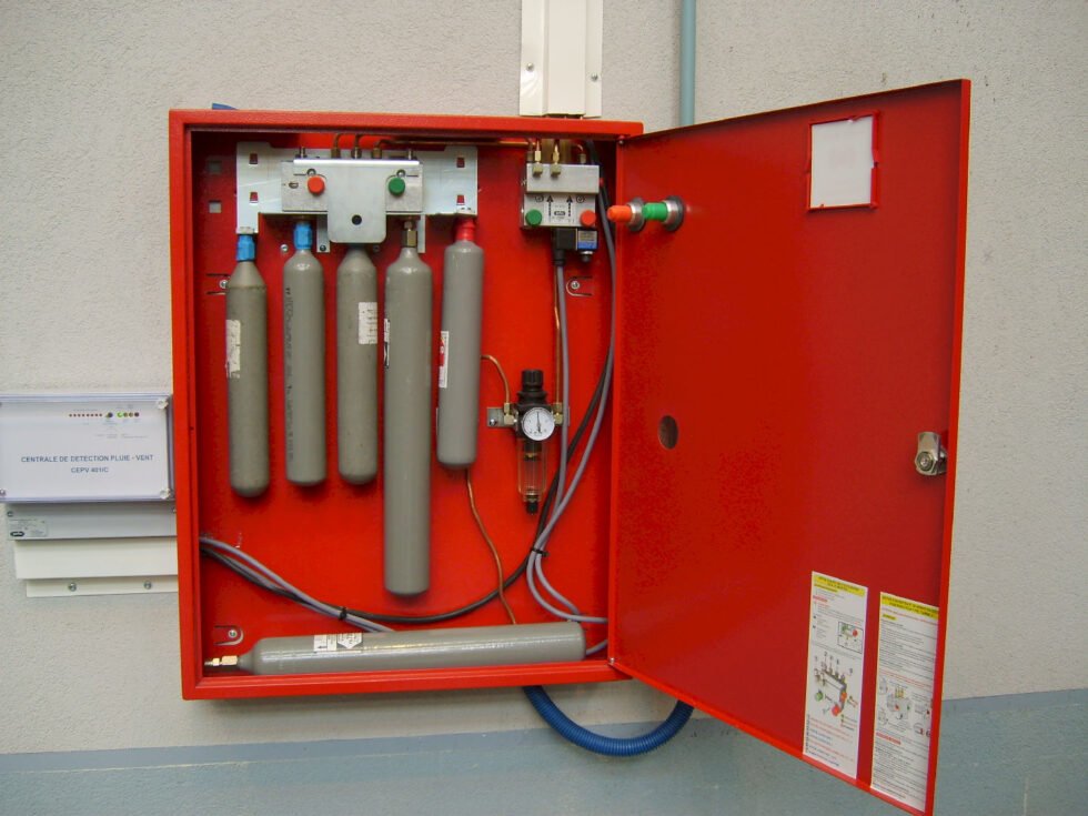 Vérification d'un intérieur d'un coffret de désenfumage naturel et d'aération pneumatique avec cartouche et filtre avec régulateur de pression Saint Etienne 42