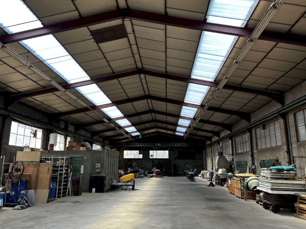 remplacement de plaque polyester avec mise en place de plaque polycarbonate en sous face sur un bâtiment industriel à soucieu en jarrest 69