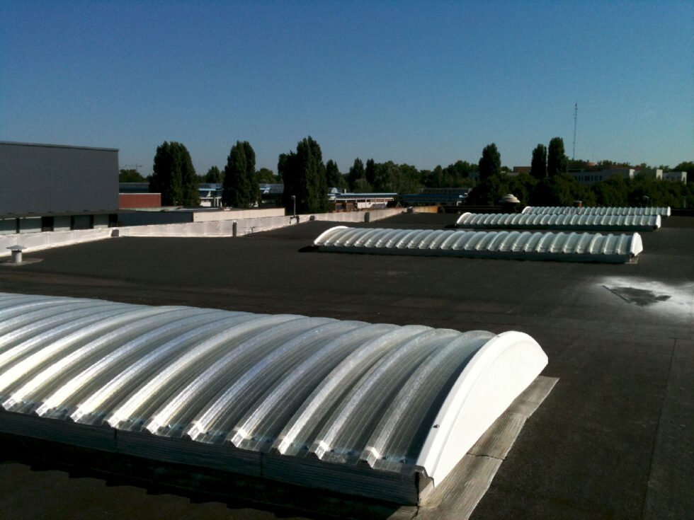 remplacement voute polyester sur toiture étanchéité vénissieux 69