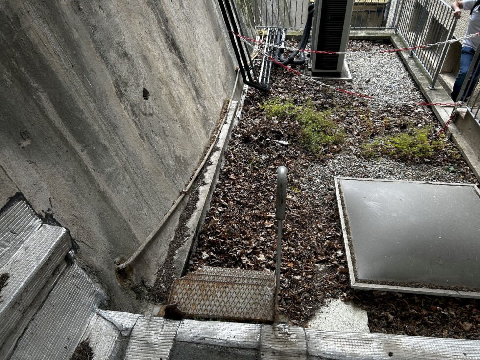 Avant Entretien, toiture étanchéité bitumineuse avec protection lourde par gravillon site EDF barrage de Pizançon 26