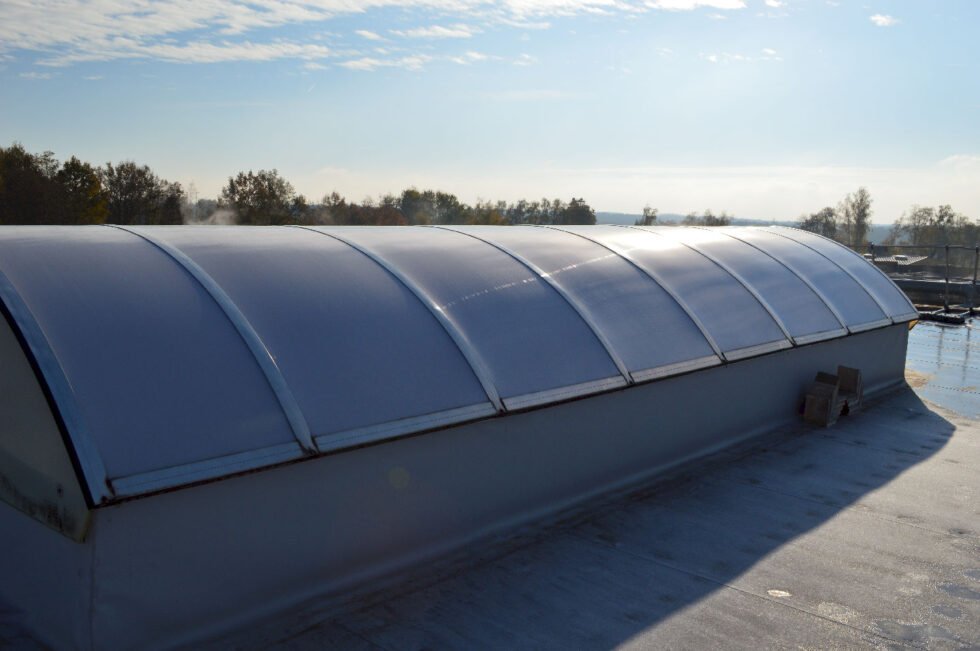 Entretien d'une voute ossature aluminium et polycarbonate alvéolaire opalescent autonettoyante albea Tournus 71