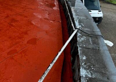 Toiture bac acier avec comblage donde par isolant et membrane pvc apres