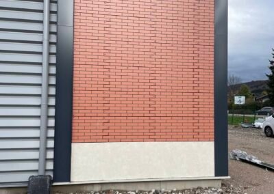 Détail des parties du bardage aspect brique, département 74