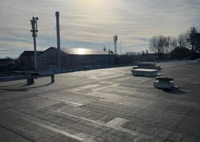 Toiture terrasse bitumineuse avec relevés et équipements techniques – audit de fuite