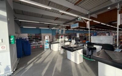 Zone de vente lidl avec inspection des plafonds suite à infiltrations d’eau